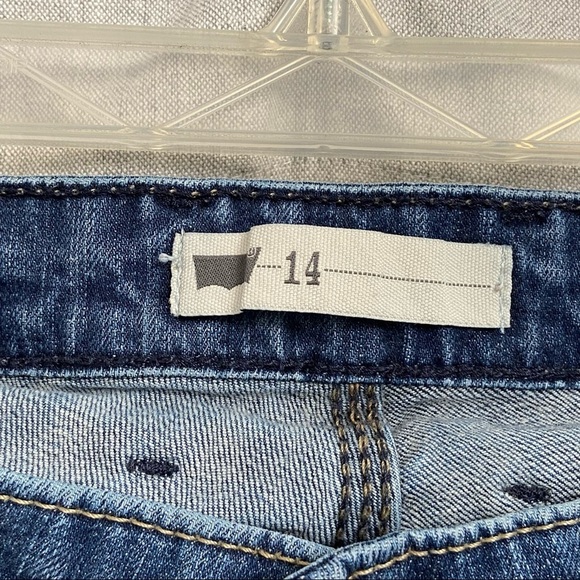 LEVI'S/ Red Tab Medium Wash Denim Capri Size 14 - Picture 4 of 13